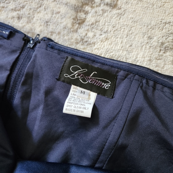 La Femme Off the Shoulder Ruched Satin Trumpet Gown Size 14 - Picture 9 of 9